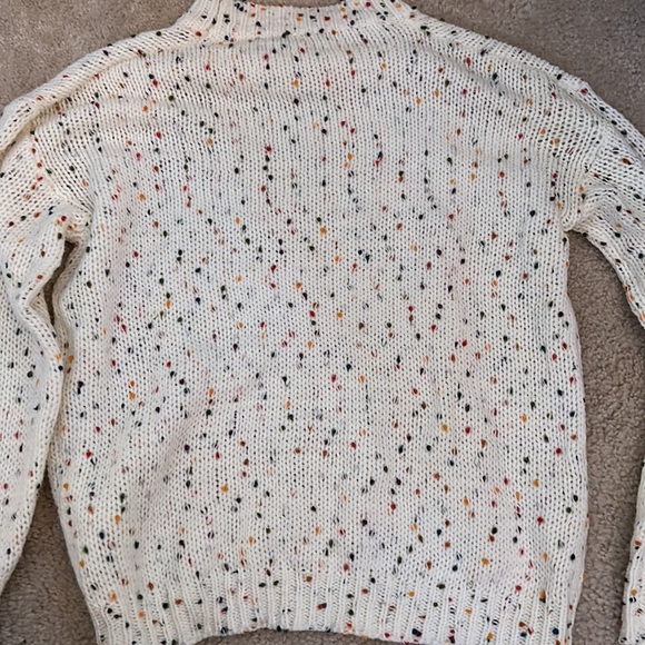 sweater - Picture 3 of 4